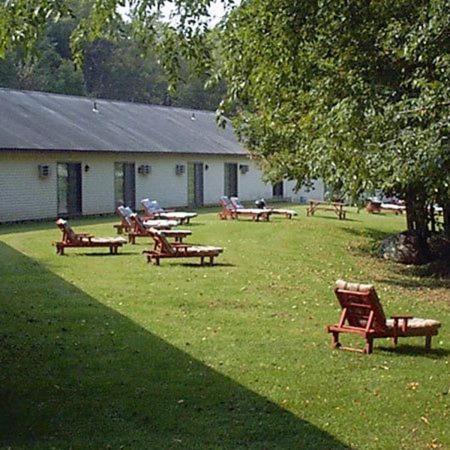 The Chalet Motel Manchester Exterior photo